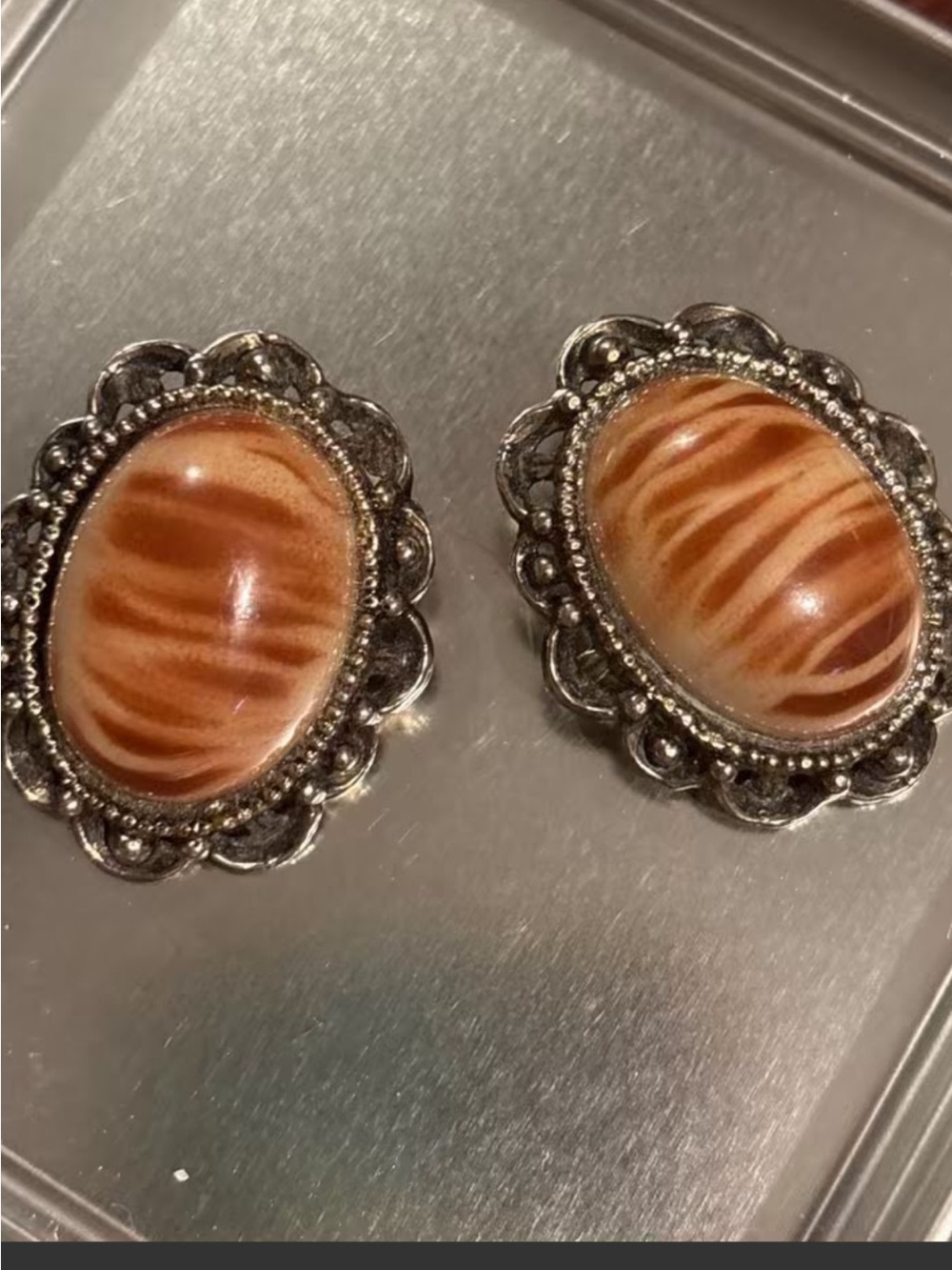 Vintage-Inspired Brown Shell Cabochon Filigree Earrings